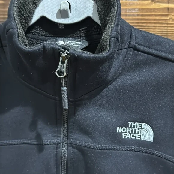 The North Face Women’s Jacket - Picture 12 of 12